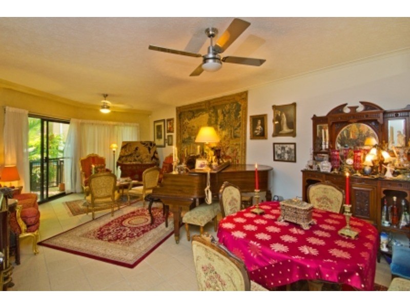 12 Tarcoola Crescent, Chevron Island QLD 4217