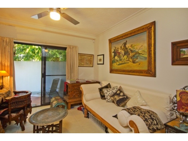 12 Tarcoola Crescent, Chevron Island QLD 4217