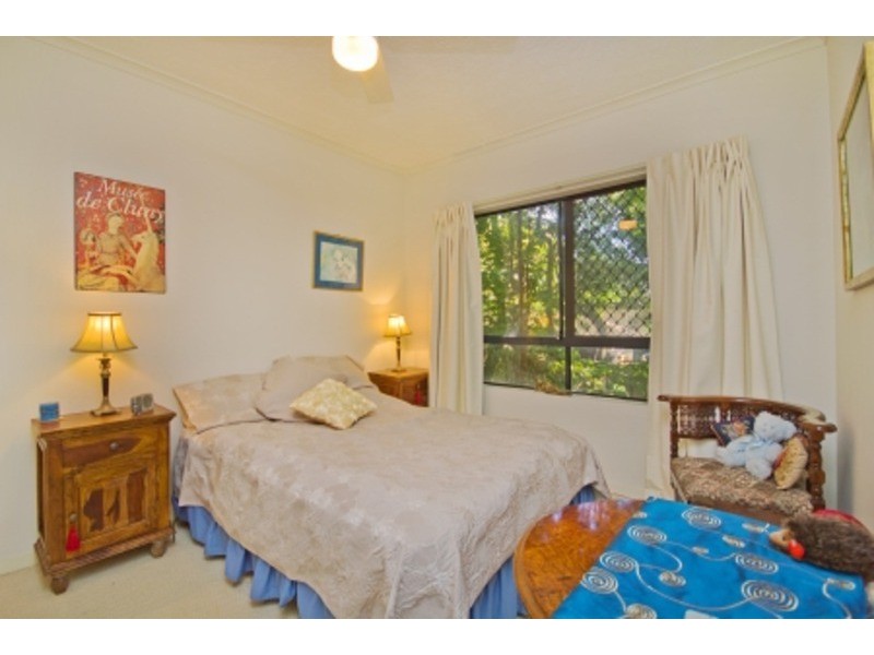 12 Tarcoola Crescent, Chevron Island QLD 4217