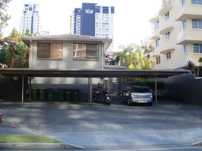 9 Cronin Avenue, Main Beach QLD 4217