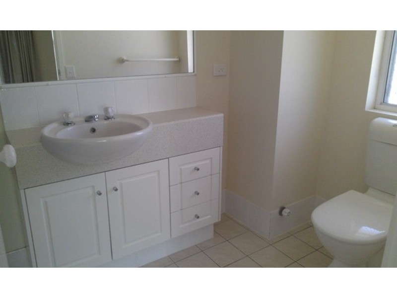 27 Walton  Street, Southport QLD 4215