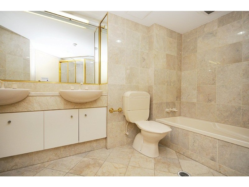 Unit 18/19 Riverview Parade, Surfers Paradise QLD 4217