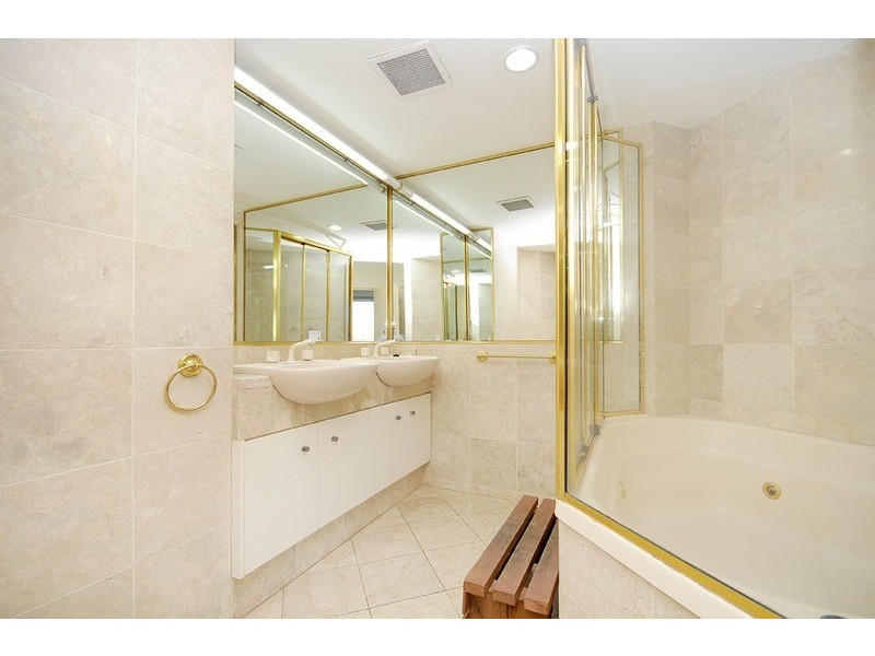 Unit 18/19 Riverview Parade, Surfers Paradise QLD 4217