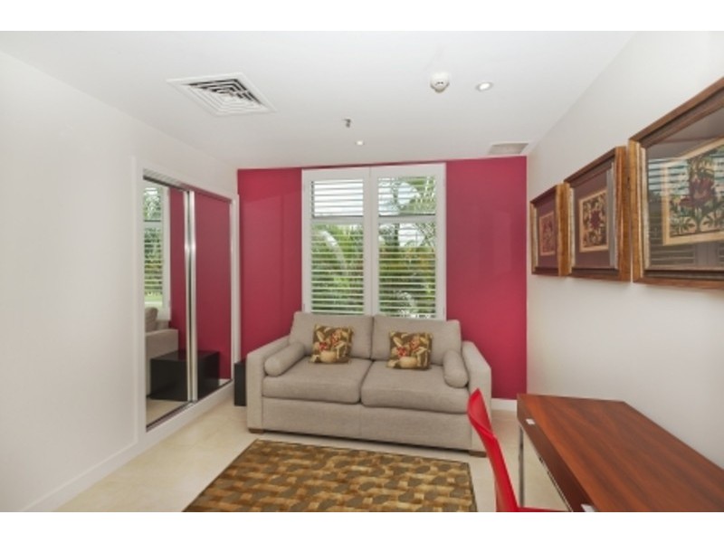 135 Seaworld Drive, Main Beach QLD 4217