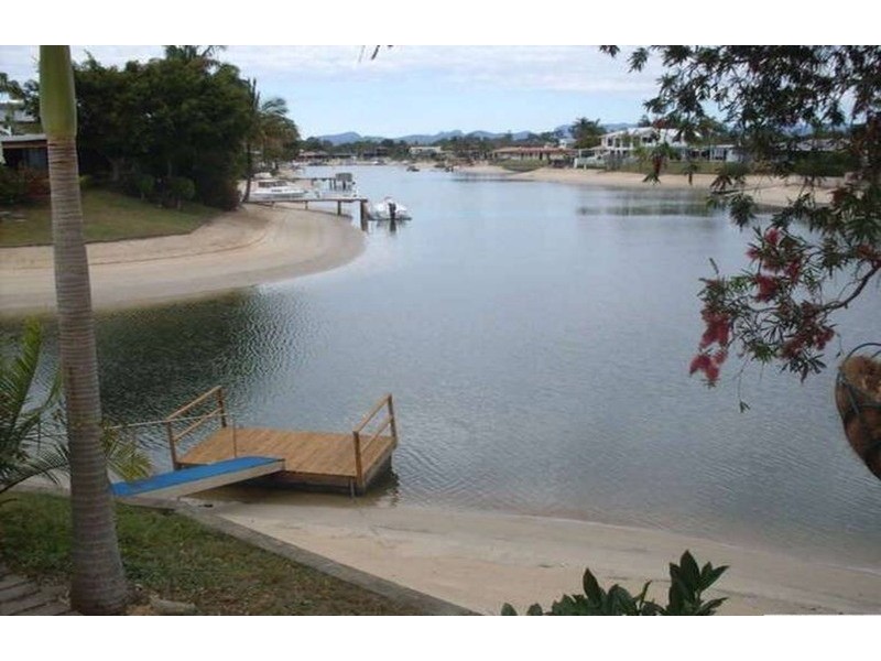 140 Monaco Street, Broadbeach Waters QLD 4218