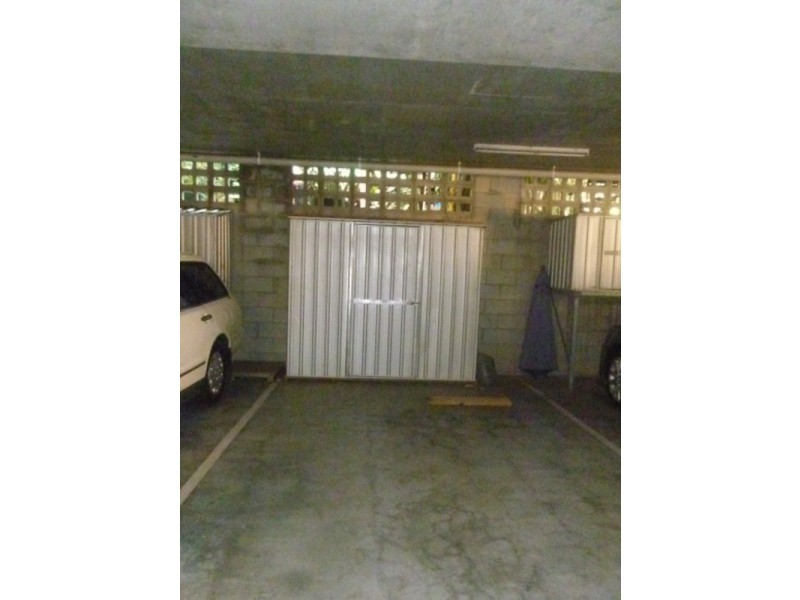 24 Parneno  Street, Chevron Island QLD 4217