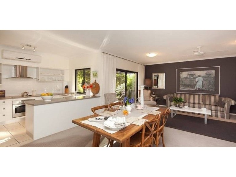 24 Parneno  Street, Chevron Island QLD 4217