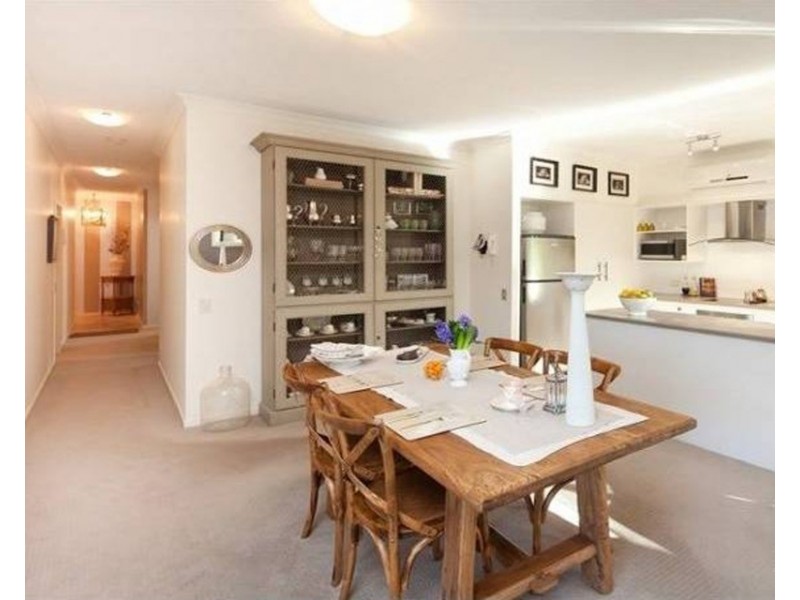 24 Parneno  Street, Chevron Island QLD 4217