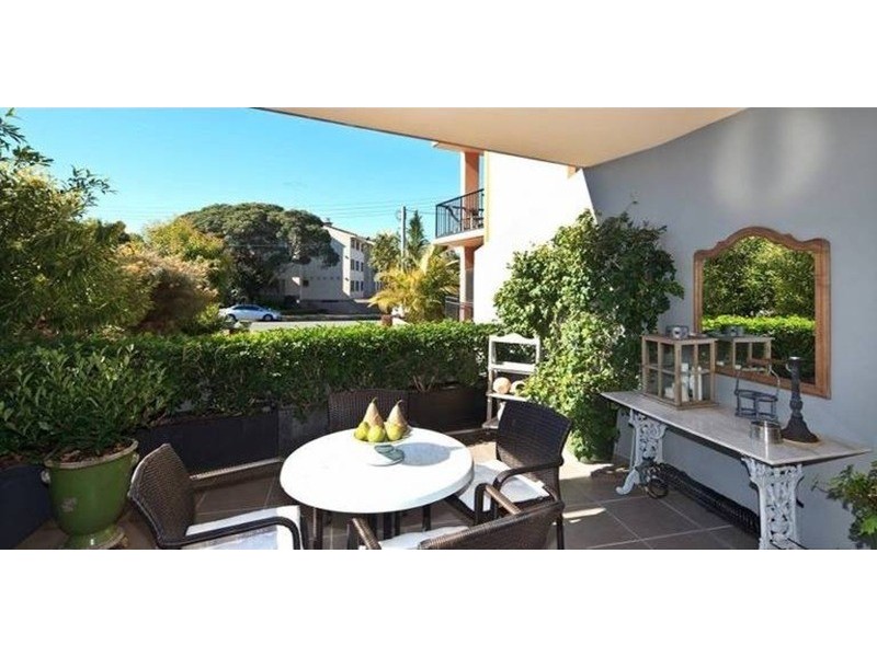 24 Parneno  Street, Chevron Island QLD 4217