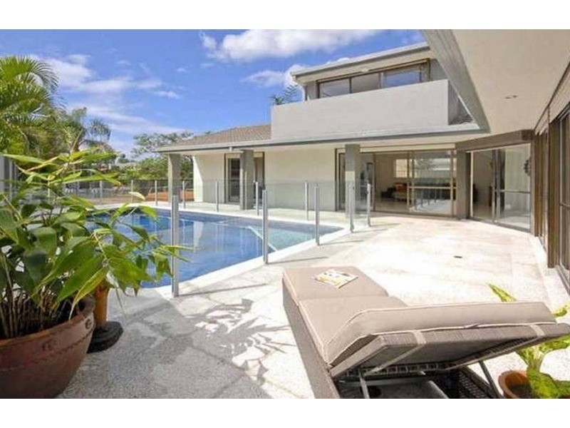 1 Tyrone Avenue, Sorrento QLD 4217