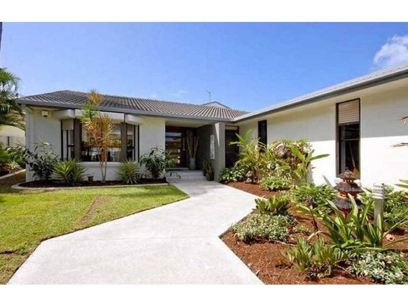 1 Tyrone Avenue, Sorrento QLD 4217