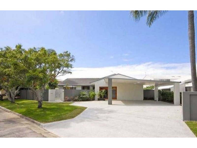 1 Tyrone Avenue, Sorrento QLD 4217