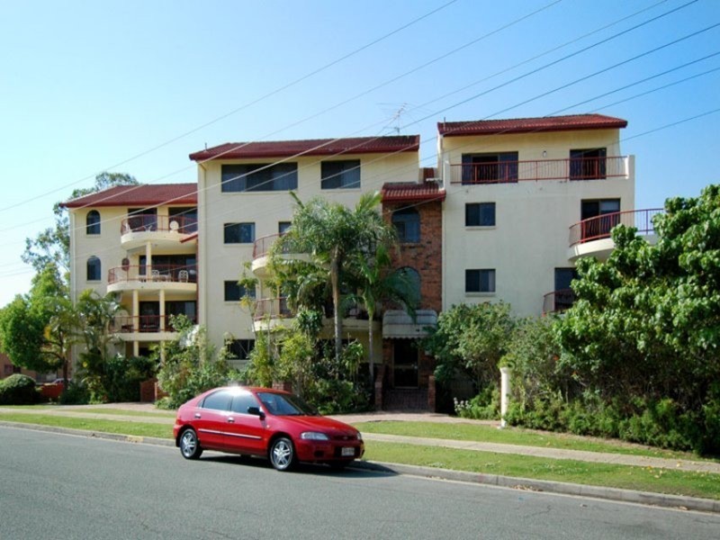 2/268 Stanhill Drive, Chevron Island QLD 4217