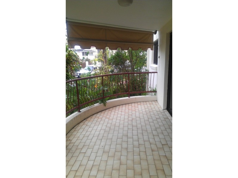 2/268 Stanhill Drive, Chevron Island QLD 4217