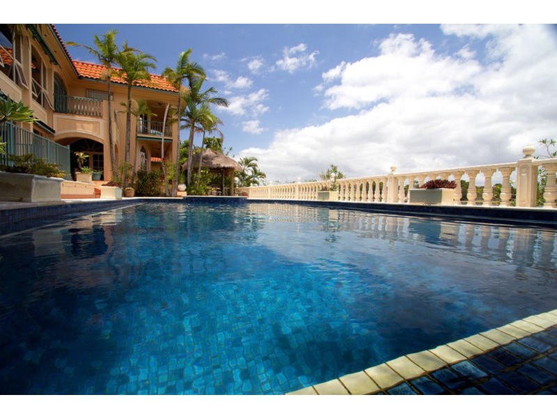 113 Commodore Drive, Paradise Waters QLD 4217