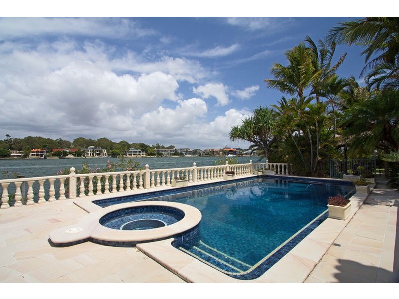 113 Commodore Drive, Paradise Waters QLD 4217