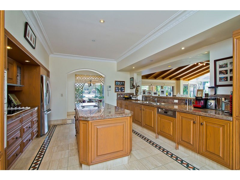 113 Commodore Drive, Paradise Waters QLD 4217