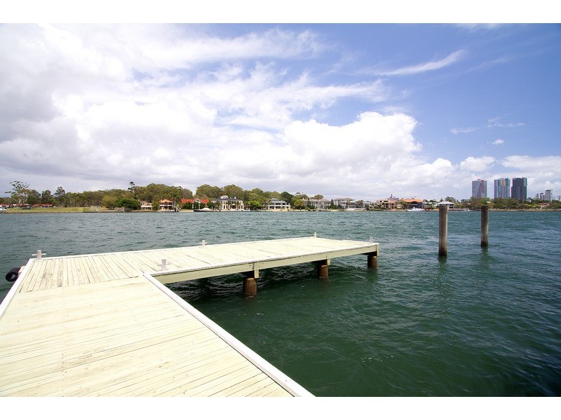 113 Commodore Drive, Paradise Waters QLD 4217