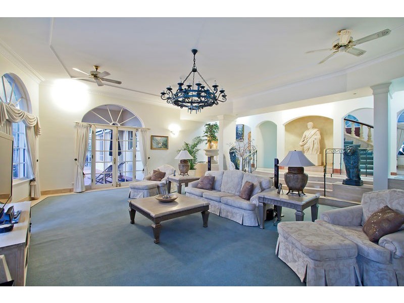 113 Commodore Drive, Paradise Waters QLD 4217