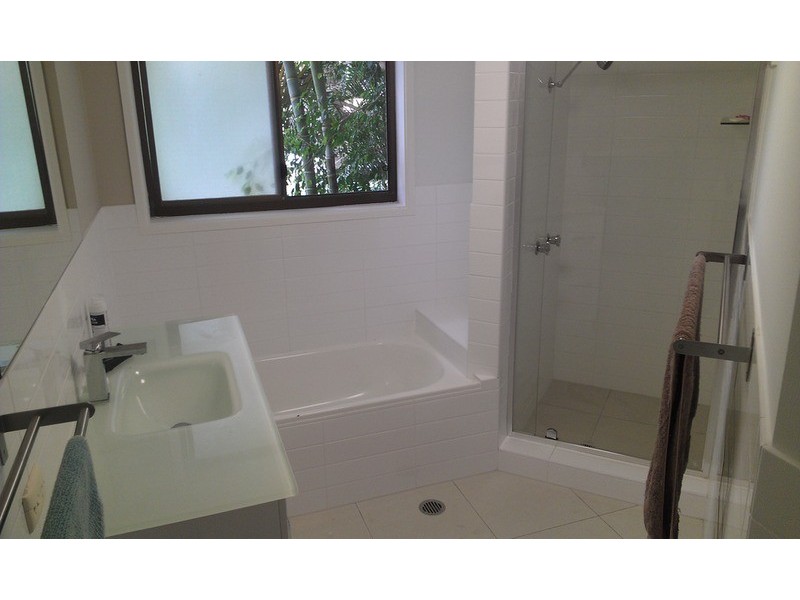 4/5 Pacific  Street, Main Beach QLD 4217