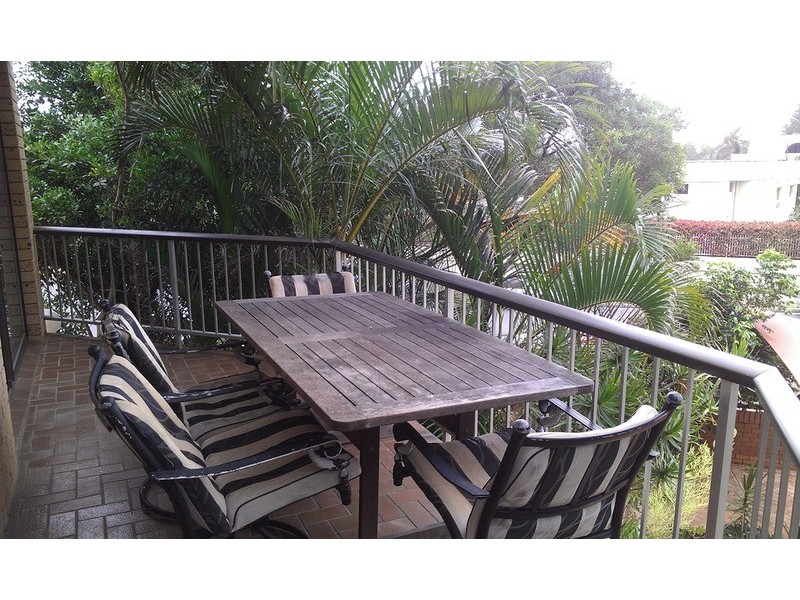 4/5 Pacific  Street, Main Beach QLD 4217