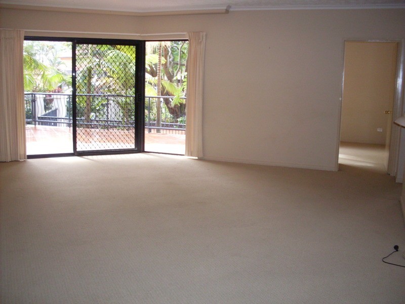 3/12 Tarcoola  Crescent, Surfers Paradise QLD 4217