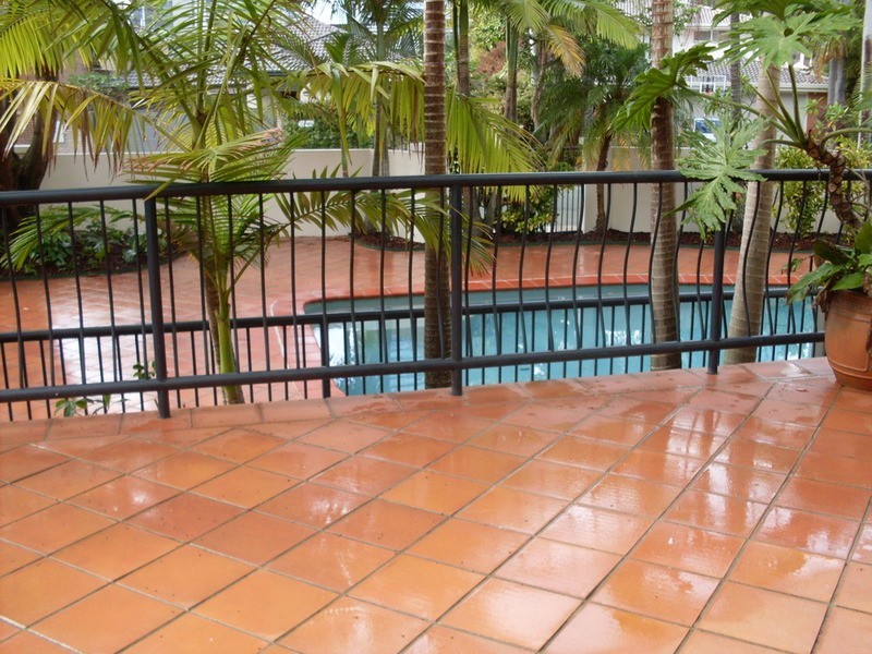 3/12 Tarcoola  Crescent, Surfers Paradise QLD 4217