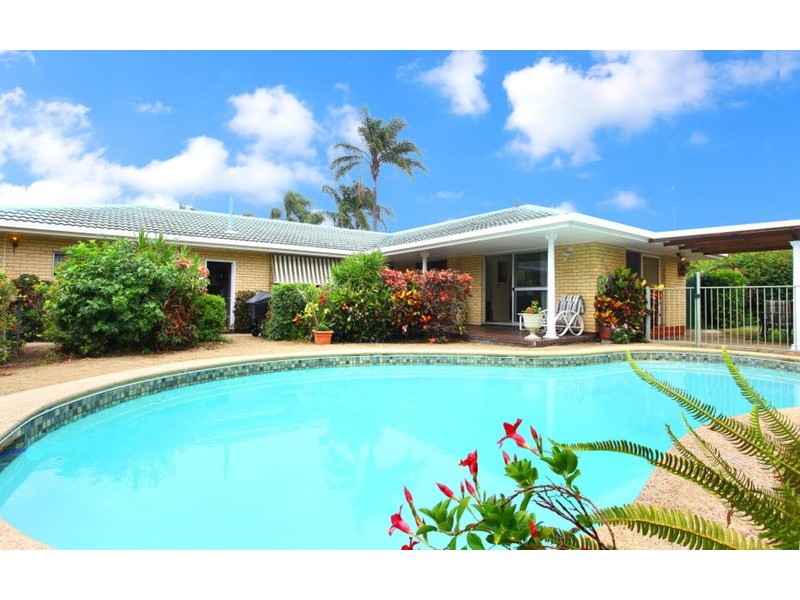 6 Dunbarton Avenue, Sorrento QLD 4217