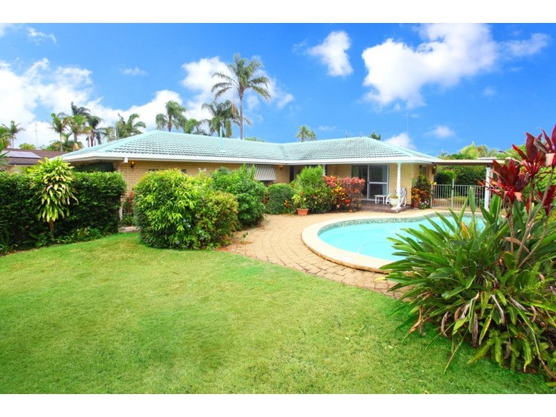 6 Dunbarton Avenue, Sorrento QLD 4217