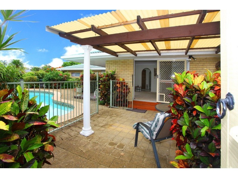6 Dunbarton Avenue, Sorrento QLD 4217