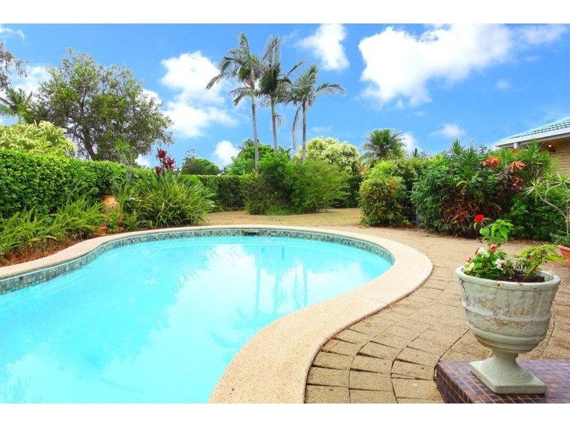 6 Dunbarton Avenue, Sorrento QLD 4217