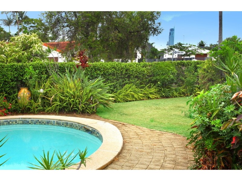 6 Dunbarton Avenue, Sorrento QLD 4217