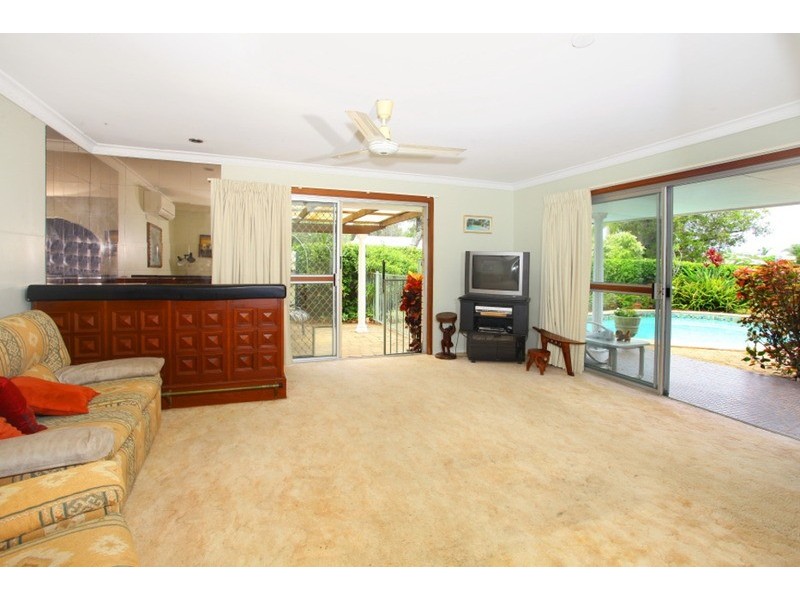 6 Dunbarton Avenue, Sorrento QLD 4217
