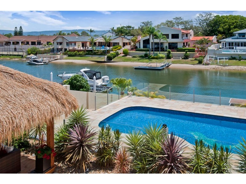 11 St Raphael Terrace, Sorrento QLD 4217