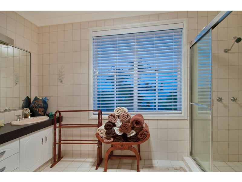 11 St Raphael Terrace, Sorrento QLD 4217