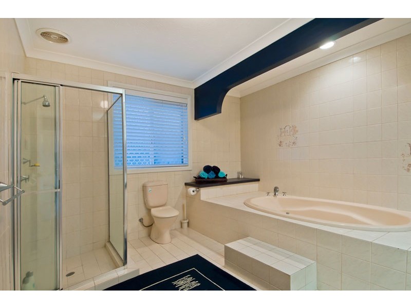 11 St Raphael Terrace, Sorrento QLD 4217