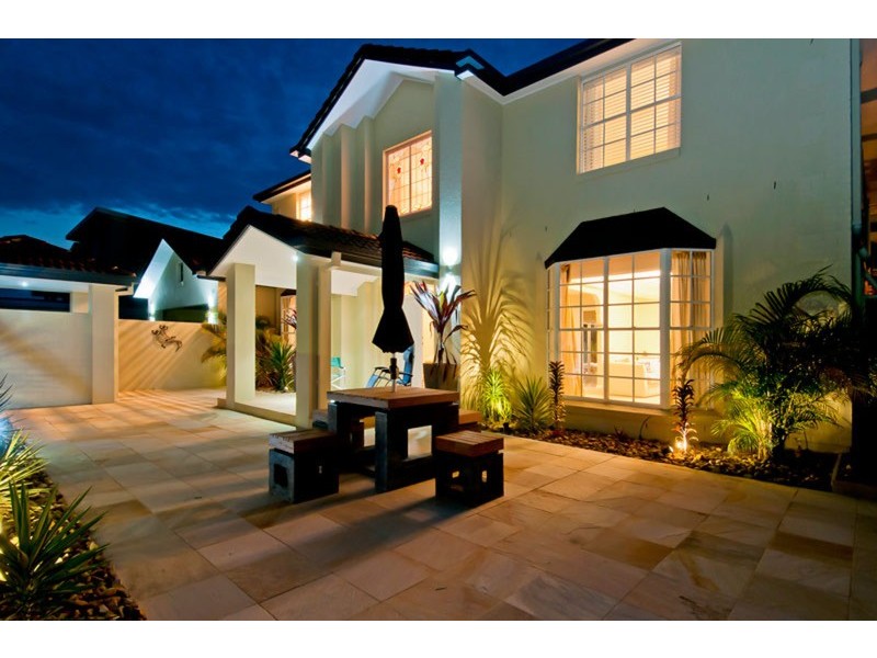 11 St Raphael Terrace, Sorrento QLD 4217