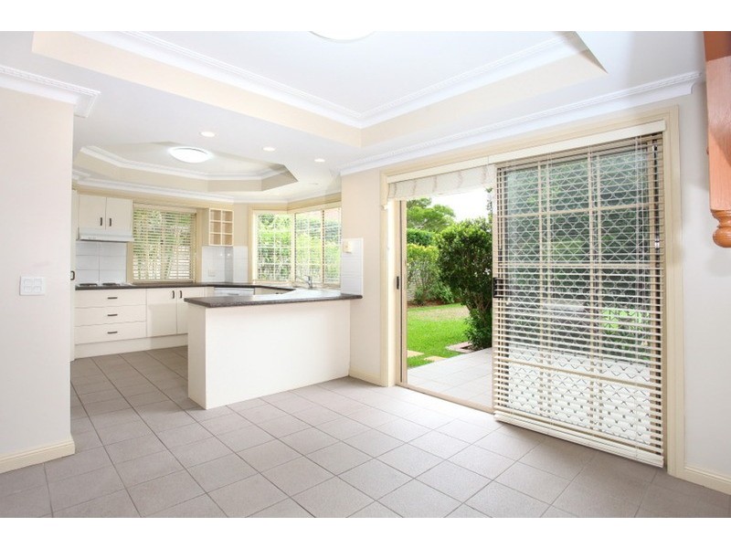 8 St Raphael Terrace, Sorrento QLD 4217