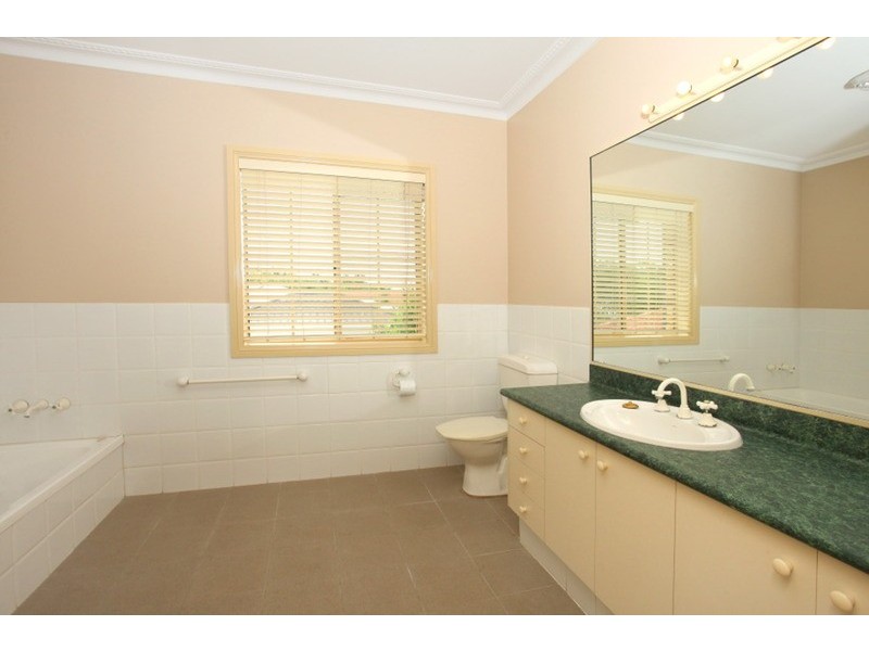 8 St Raphael Terrace, Sorrento QLD 4217