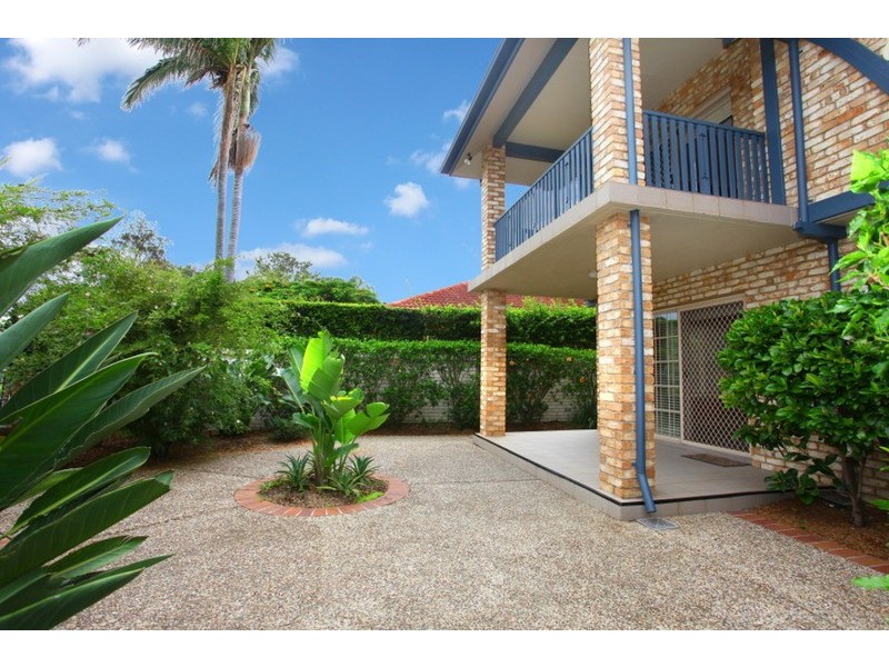 8 St Raphael Terrace, Sorrento QLD 4217