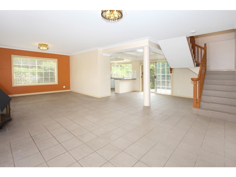 8 St Raphael Terrace, Sorrento QLD 4217
