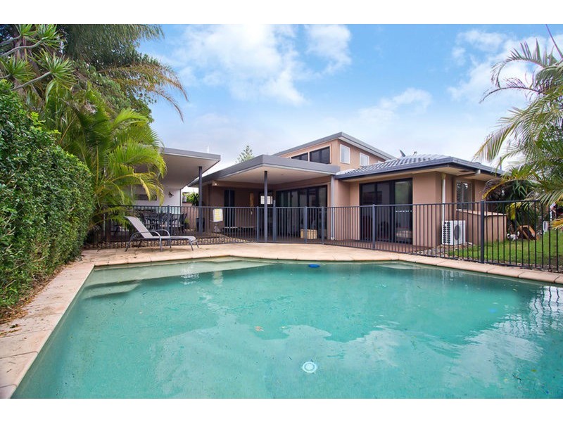 40 Brindisi Avenue, Isle Of Capri QLD 4217