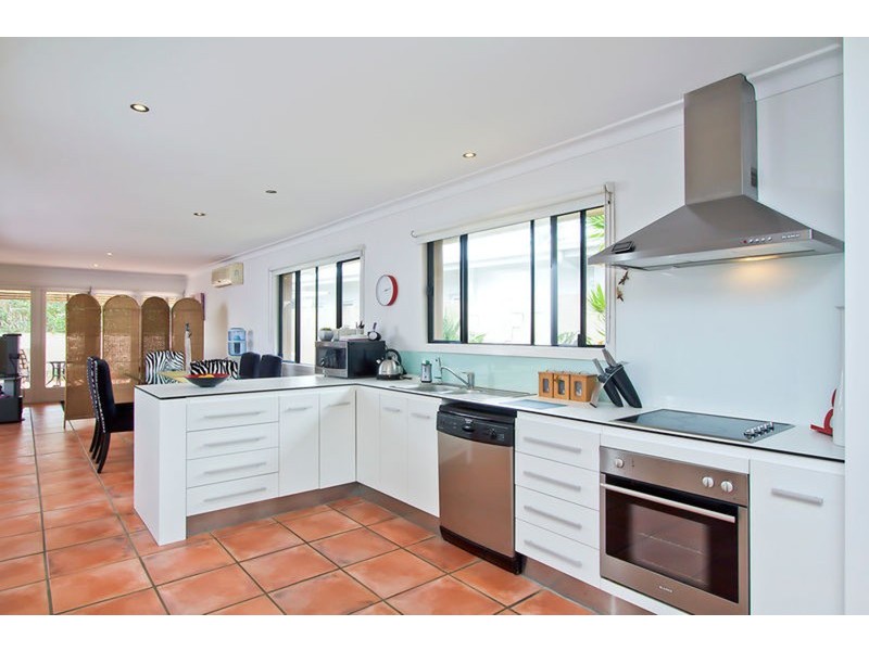 40 Brindisi Avenue, Isle Of Capri QLD 4217