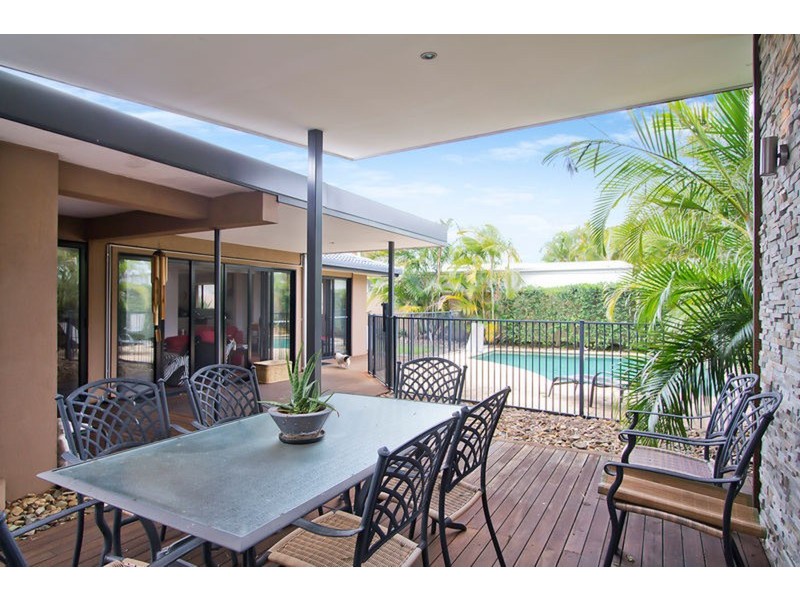 40 Brindisi Avenue, Isle Of Capri QLD 4217
