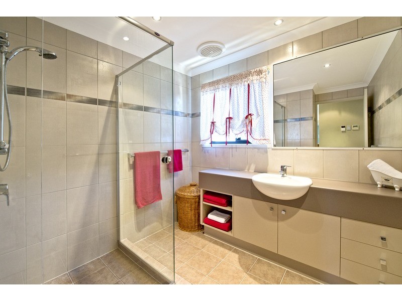 32 Emu Court, Sorrento QLD 4217