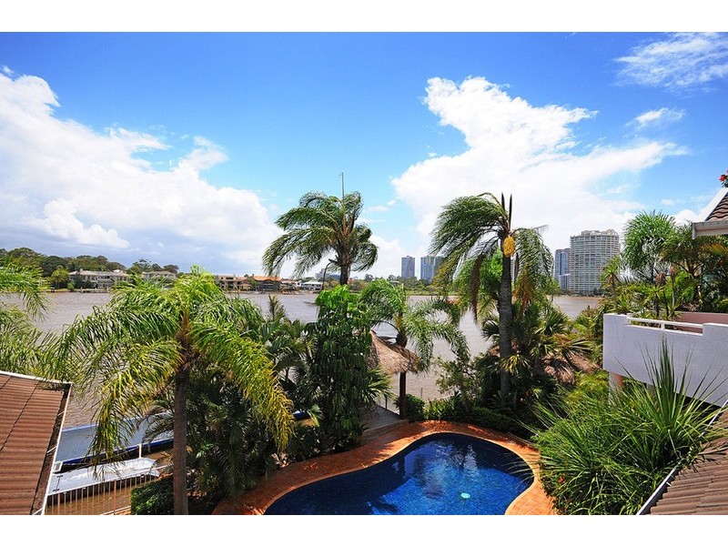 105 Commodore Drive, Paradise Waters QLD 4217