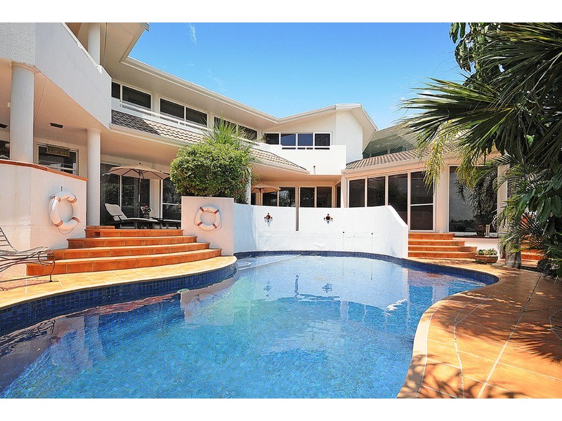 105 Commodore Drive, Paradise Waters QLD 4217