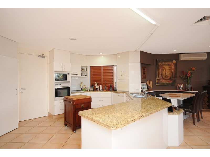 105 Commodore Drive, Paradise Waters QLD 4217