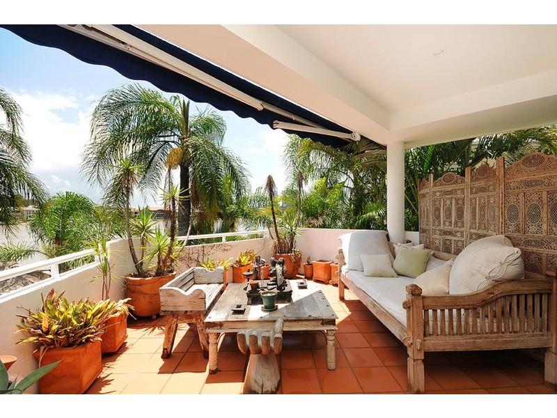 105 Commodore Drive, Paradise Waters QLD 4217