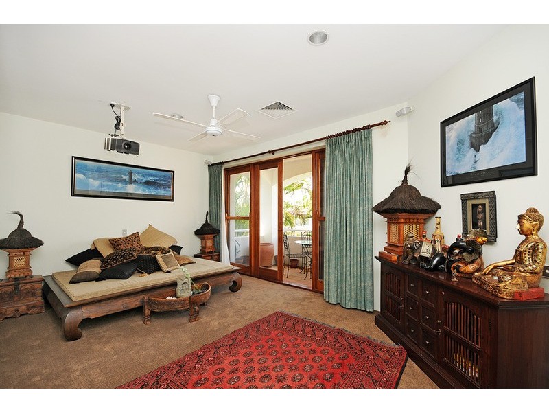 105 Commodore Drive, Paradise Waters QLD 4217